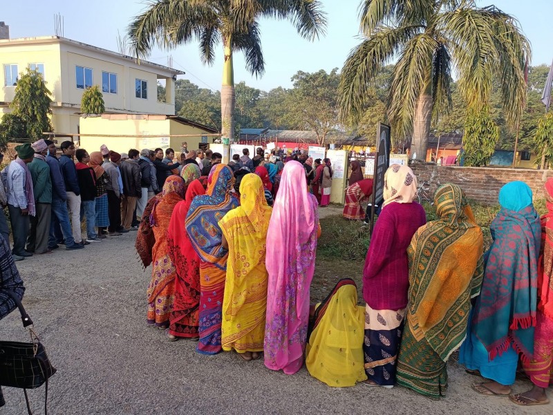 सिराहामा ६२ देखि ६५ प्रतिशतसम्म मतदान खस्यो, सर्वदलीय बैठकपछि सोमबार बिहानदेखि मतगणना सुरु हुने